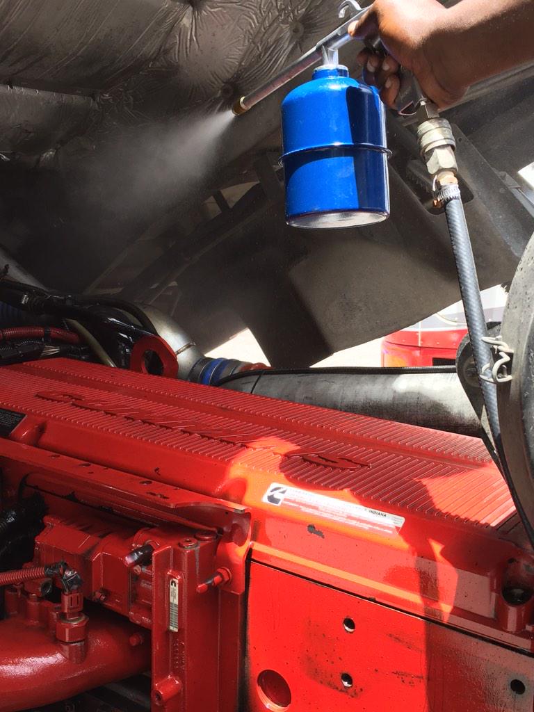 freightliner's tweet photo. Lookin fresh! RT @Powasol: @freightliner we clean 10 - 15 of your beauties a weekend. #ProntoServices #LikeNew http://t.co/3gEhub5CiQ