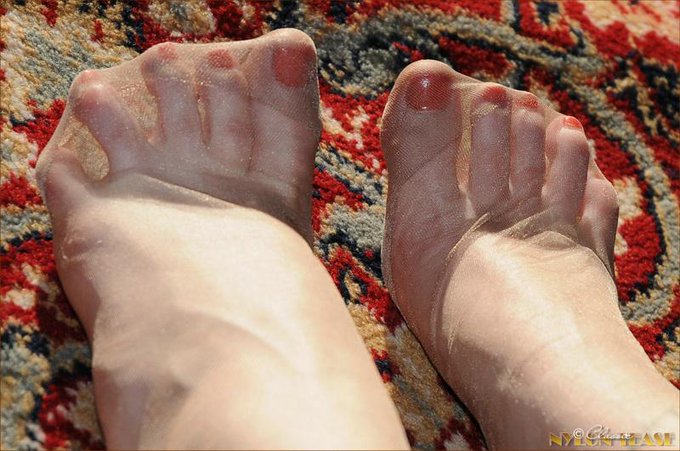 http://t.co/WL5EY2NE00 - sexy painted #toes in #sheer #nylons http://t.co/vrPGGdCbWM<a href="/tag/toes"class="tags">#toes</a><a href="/tag/sheer"class="tags"><span>#sheer</span></a><a href="/tag/nylons"class="tags"><span>#nylons</span></a>