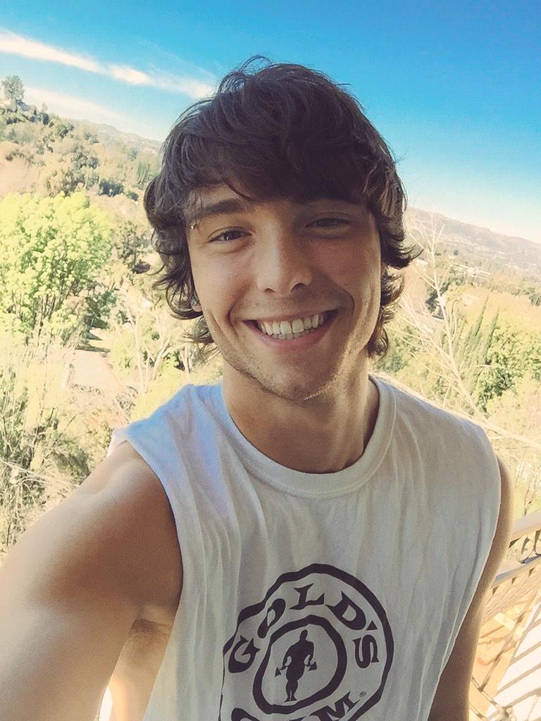 wesleystromberg's tweet image. I'm doing an all day follow spree! #WesleyMoreFriendsMonday RT for follow