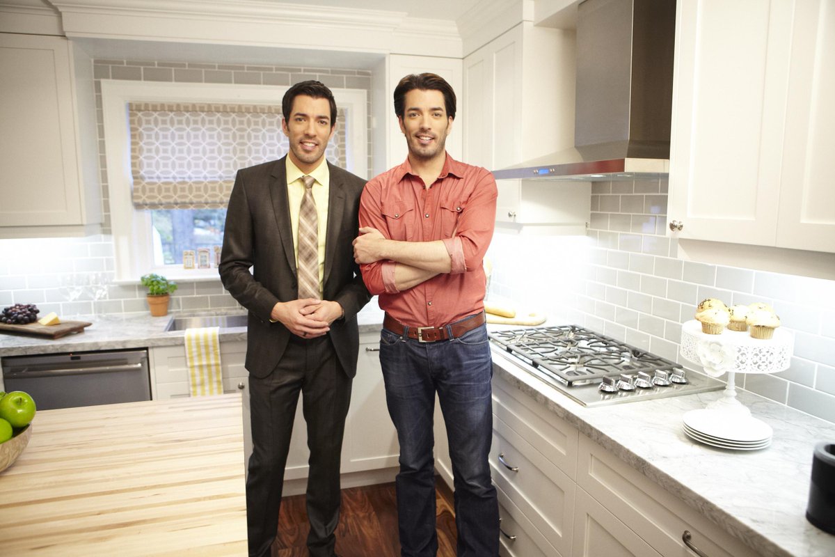 PropertyBrother's tweet photo. Canadian Fans #ProBroTime is happening on @w_network tonight at 9 p.m.! See you then! http://t.co/oEnhswgMgp