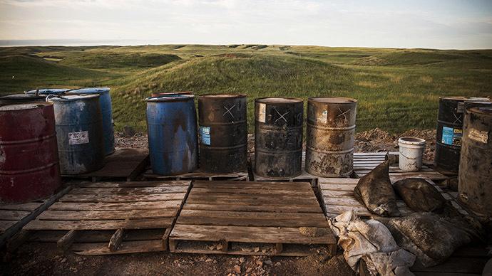 RT_com's tweet photo. Breached pipeline spills up to 50,000 gallons of oil into Yellowstone River http://t.co/a3nts4hyOx http://t.co/OHm823CIFg