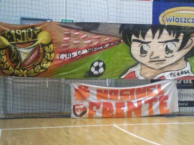 FA82Oficial's tweet photo. Lodz, Polonia. #ElFrenteNoSeMueve http://t.co/HUeh1QktyM
