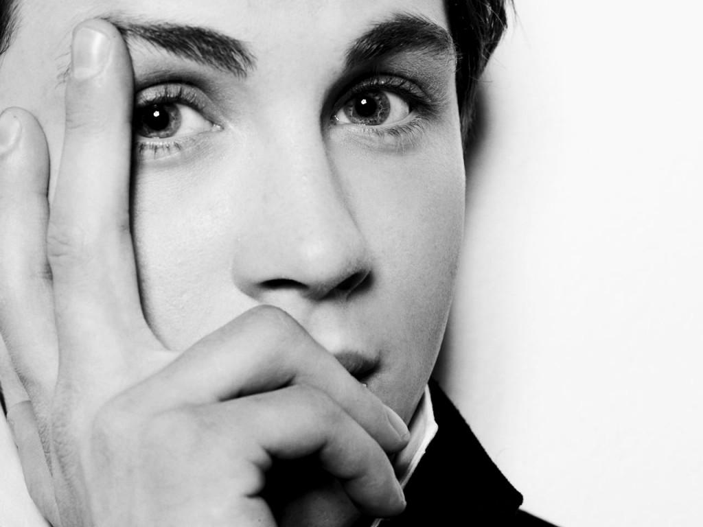 HAPPY BIRTHDAY, LOGAN LERMAN!!!!!!
I\M IN LOVE WITH YOU, AND U HAVE TO KNOW THIS. THANK U FOR BE SO ADORABLE 