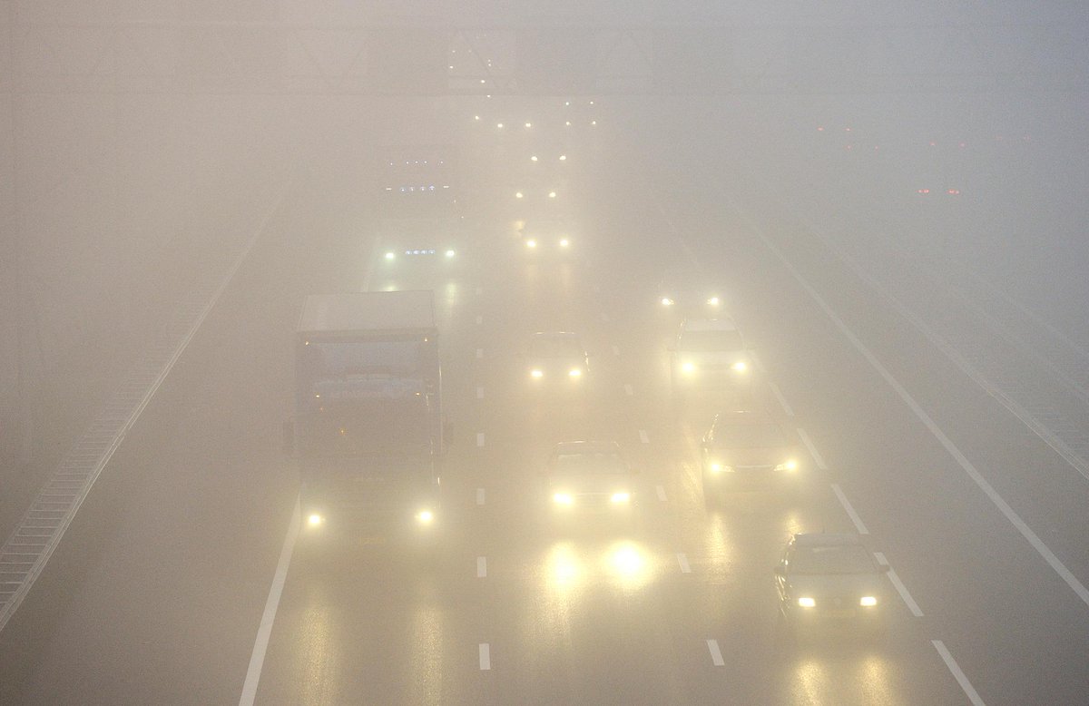 RTLnieuws's tweet photo. Hoe zit het eigenlijk met de #mistlichten van je auto: wanneer moeten ze aan? http://t.co/vOb2bdTQ7O #verkeer http://t.co/AHrueMN8o3