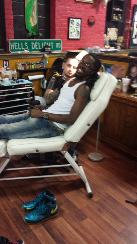 mrjasper024's tweet image. @the_real_MarsB  gettin fresh tat and but the shoes #HeatIsReal
