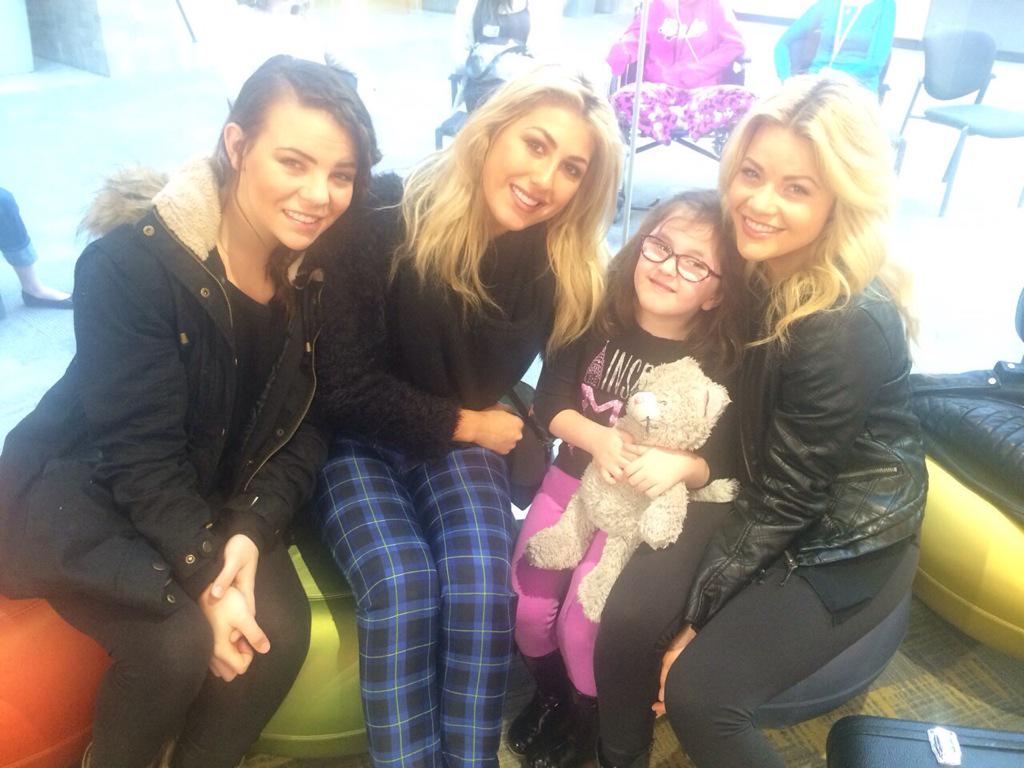 officialdwts's tweet image. We loved meeting all the wonderful children at @CincyChildrens! 💗 #DWTSLiveTour