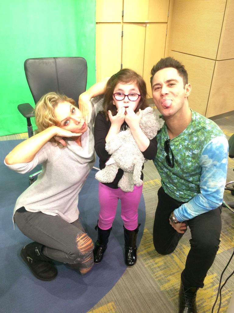 officialdwts's tweet image. We loved meeting all the wonderful children at @CincyChildrens! 💗 #DWTSLiveTour