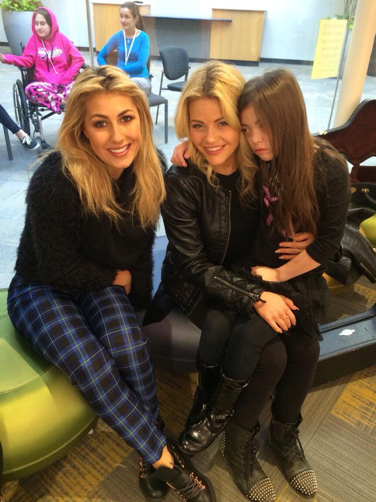 officialdwts's tweet image. We loved meeting all the wonderful children at @CincyChildrens! 💗 #DWTSLiveTour