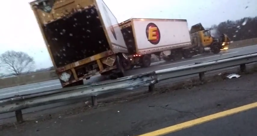 PhillyFireNews's tweet photo. Crazy Video of Tractor Trailer Crash on I-95
http://t.co/ZUVib1C2Ww http://t.co/8d5HcPVXWK