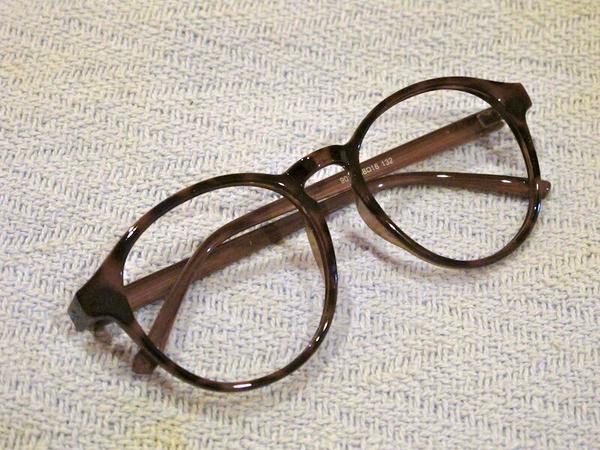 itvnews's tweet photo. Tributes left to Anne Kirkbride with just a pair of Deirdre's iconic glasses http://t.co/ntfsLGWqIh http://t.co/qMyhy4rE6U