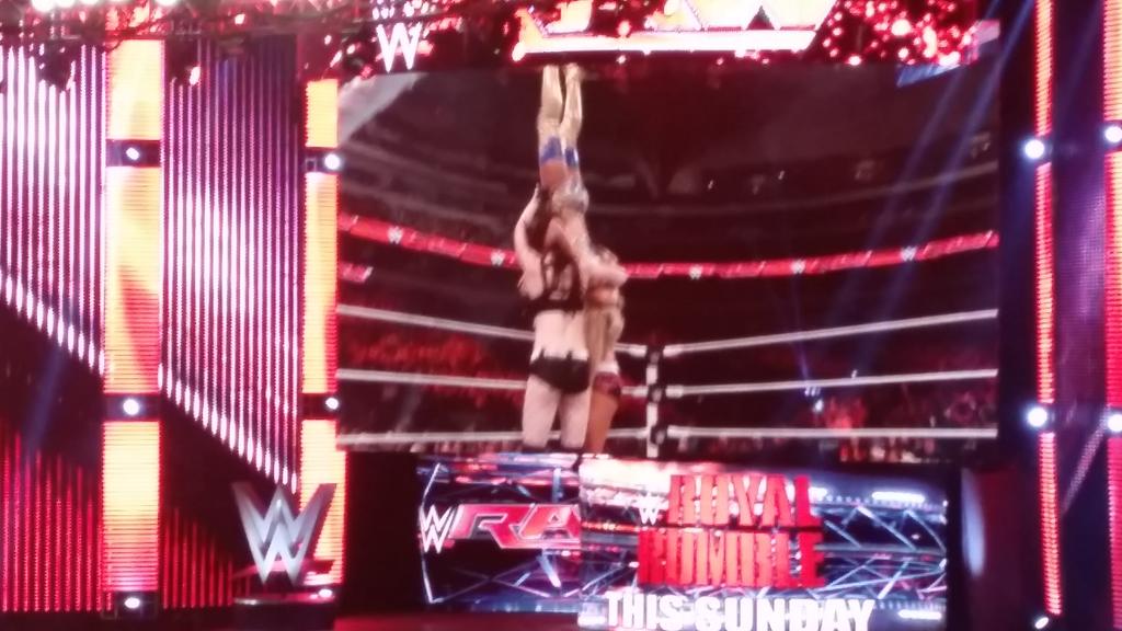 deebennett2113's tweet photo. Love the divas #WWEDallas  @AACenter http://t.co/O2CFy92fb2