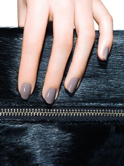 Hatchedit_Megan's tweet photo. #Mani Monday Loving @essie #Chinchilly  http://t.co/DH6NRz3xWC @MoxyandMain http://t.co/0knoCpfdH4