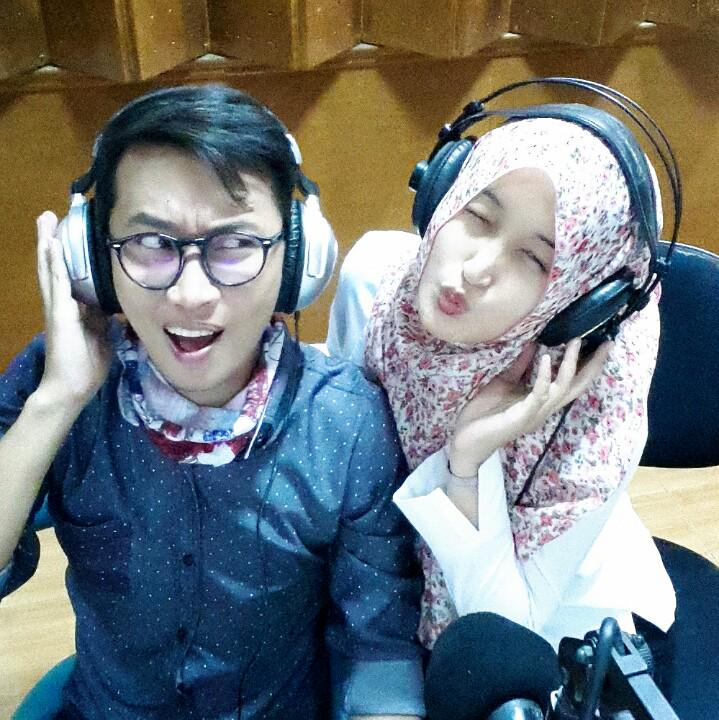 er_lindaa's tweet photo. Cusss @GoRuli Selamat pagi sahabat kreatif,staytune di 87.9 bersama akuu dan @er_lindaa sampai jam 9 nanti http://t.co/W8IcoVQHBj
