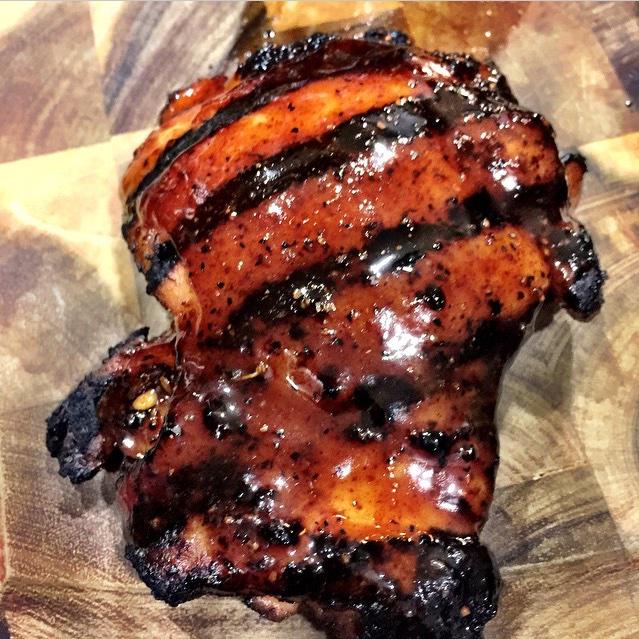 @KosmosQ rubbed chicken thigh, dipped with #blueshog #bbq sauce #biggreenegg #bgenation #bge #chicken #fitlife #meat