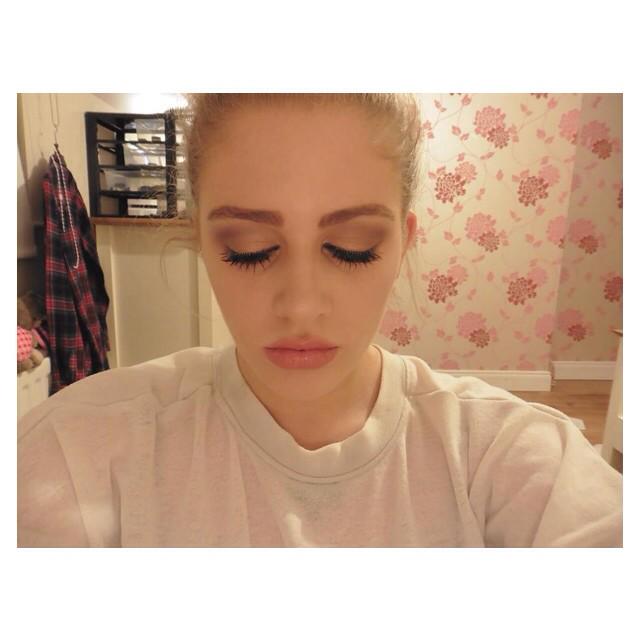 RMcgriskin's tweet photo. Soft pink #pinktoday #MakeupMonday http://t.co/grjXM1Qh30