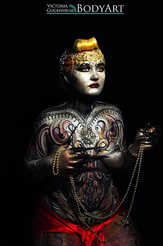 The_Bodypainter's tweet photo. "Serebro" Inspired by classical portraiture and Russian antique silver. 
Model: @FlamboyantJesus 
Artist: @quirkathon http://t.co/DOzKEyrgCd
