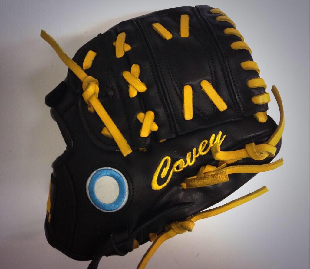 44ProCustom's tweet photo. “@WhitF02: @44ProGloves Black and Yellow 2-piece web” 💛 http://t.co/wxNZOVG2ct