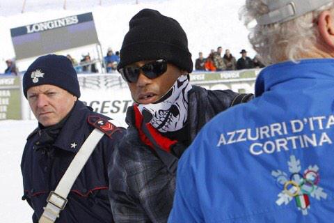 Last thing <a href="/TigerWoods/">Tiger Woods</a> needs ahead of <a href="/PGATOUR/">PGA TOUR</a> season: the Tiger is now a toothless one. goo.gl/OrzG3c #ouch