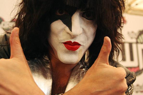 HAPPY BIRTHDAY to Mr. Paul Stanley I love youo(^-^)o See you in March!!! 