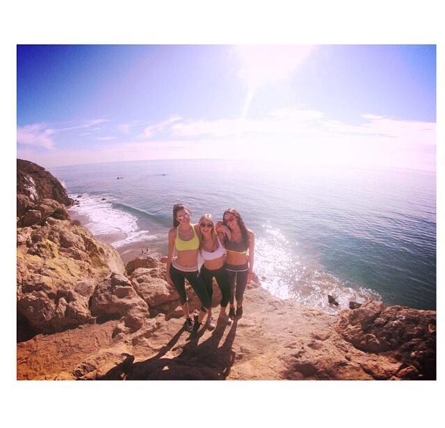 throwbackendall's tweet photo. "@SkyeSavoy: perfect beach day @hannahlogan @kendalljenner" january 19th, 2014 http://t.co/6x0OrTK39Z