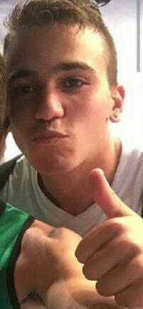 OrgulloBrunaela's tweet photo. El Haciendo Piquito Me Lo Como , Es Hermoso #LaPopular2015 #JuliStravitz Te Amo Tanto @JulianStravitz http://t.co/ebETJSTsdl