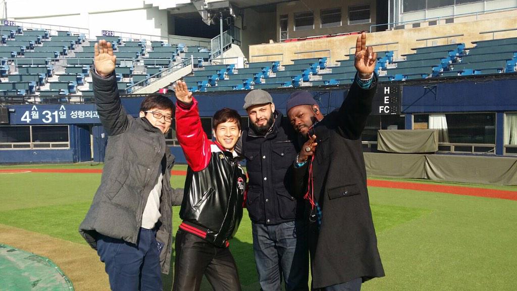 F_Rodney56's tweet photo. Shooting arrows to the sky @lex_FTMG15 @1060consulting @Mariners @LosMarineros #FlechaCorea #Korea #JamshilStadium http://t.co/V15qYynFIZ