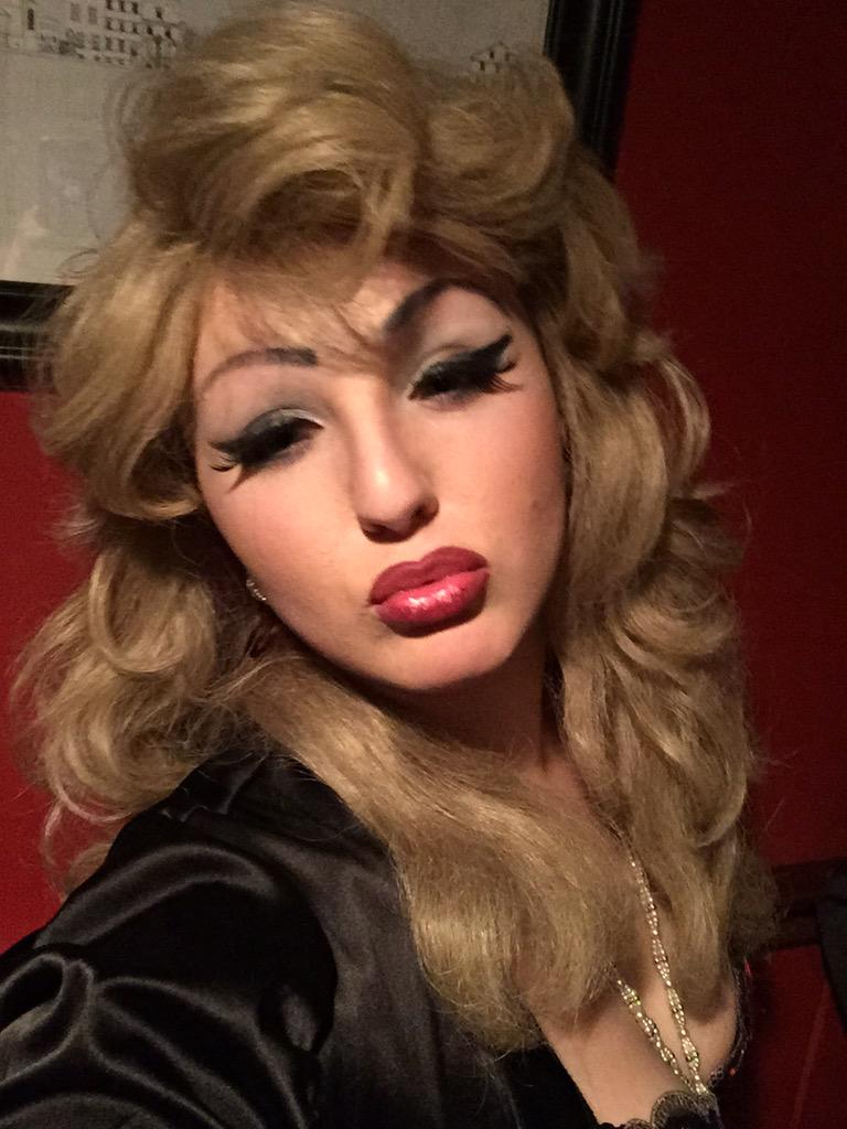 MoxieSillin's tweet photo. @bendelacreme Tell me honestly, mommy. How'd your #minicreme do? #firstshow #bioqueen #backstage #bewbs #retrodrag http://t.co/QAOIn4ZYIf