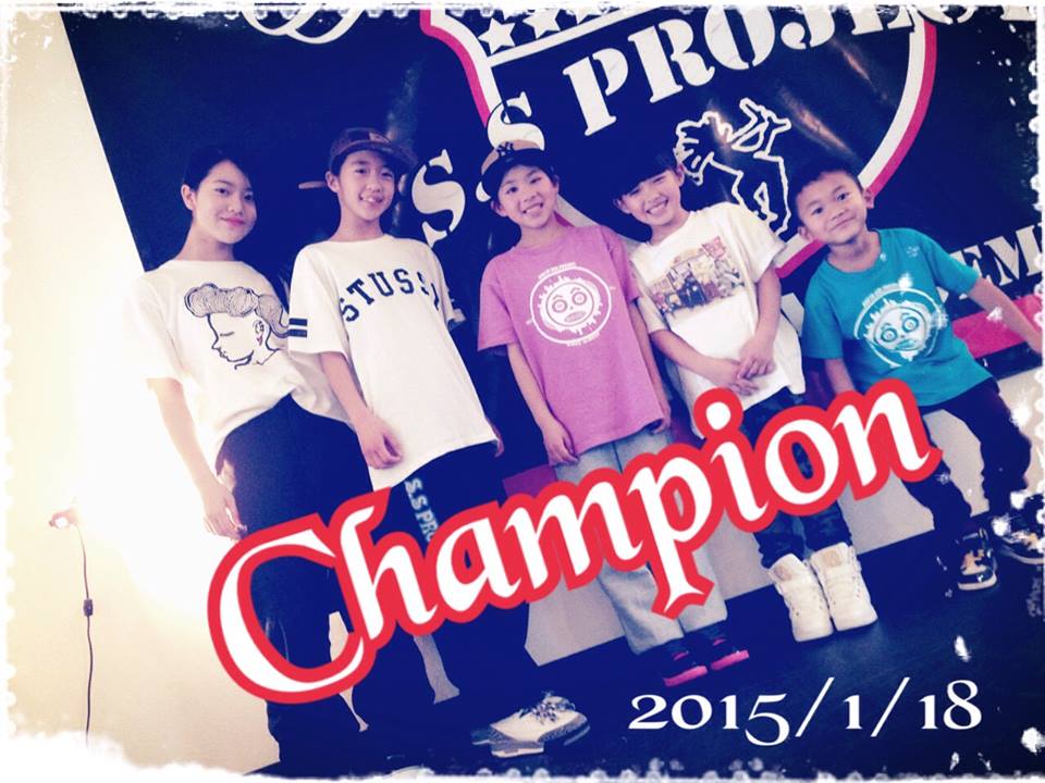 SSPDanceAcademy's tweet photo. 【1.18(日)バトル参加者全員、レベルアップ♩】
先日のバトル練習会の写真です★
1000トーナメント常連組（keikaちゃん、koToneちゃん、MIRIちゃん）など多数参加
優勝したみなさん、おめでとう〜♩
#ssproject http://t.co/lBKx881l5F