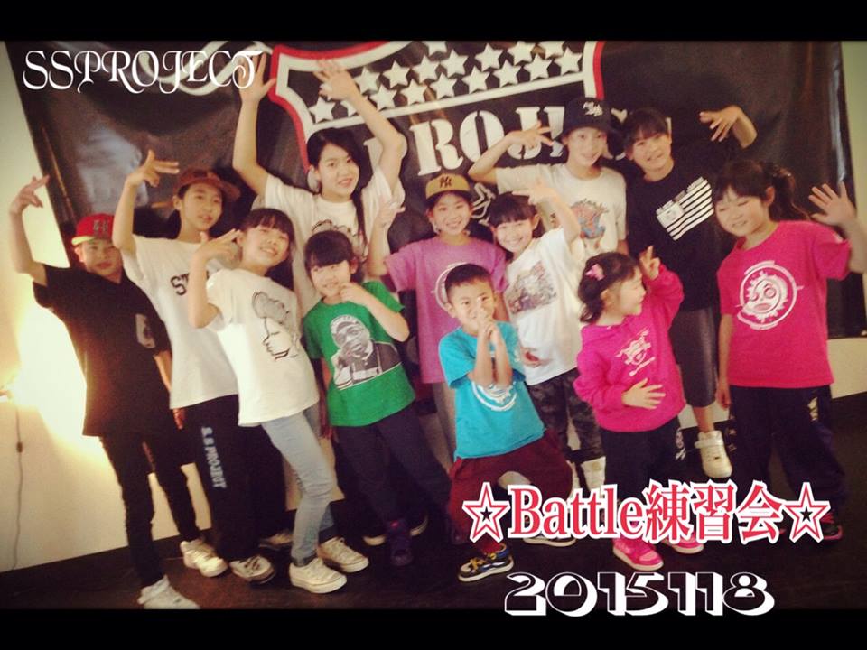 SSPDanceAcademy's tweet photo. 【1.18(日)バトル参加者全員、レベルアップ♩】
先日のバトル練習会の写真です★
1000トーナメント常連組（keikaちゃん、koToneちゃん、MIRIちゃん）など多数参加
優勝したみなさん、おめでとう〜♩
#ssproject http://t.co/lBKx881l5F