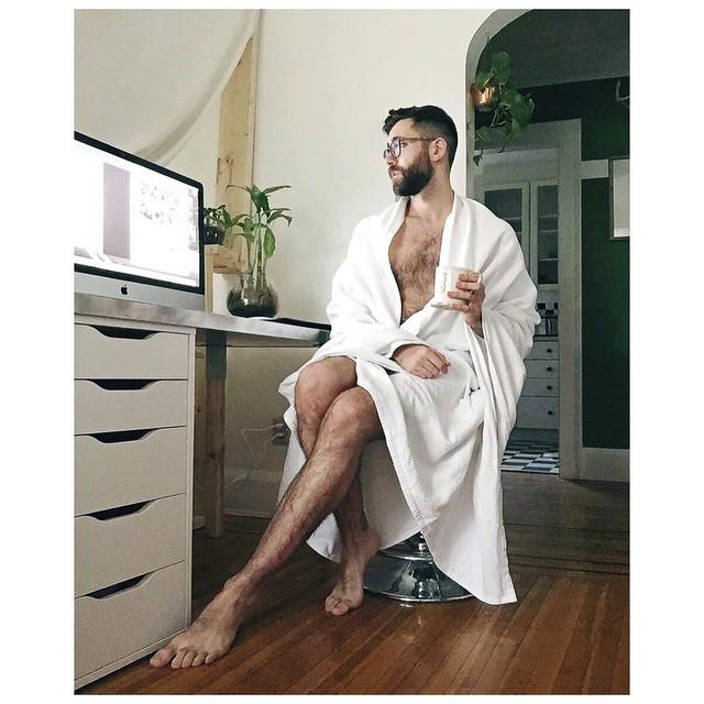 hungshowoffs's tweet photo. #Monday. No office? No problem! I can't complain about this set-up. (I swear it's a grown-up job!) #workingfromho... http://t.co/IOn7TNkv2K