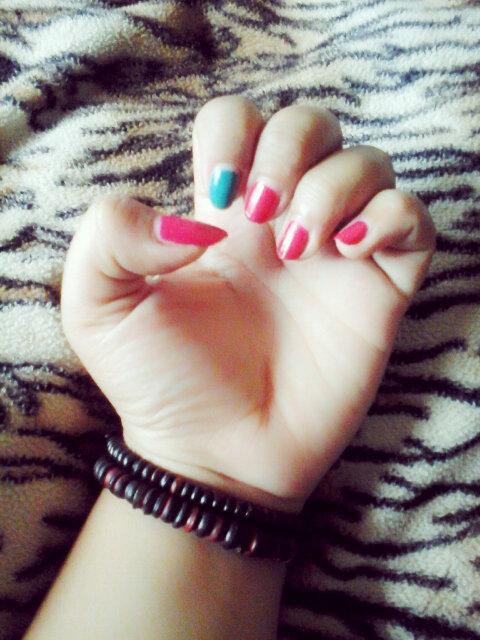 Mputebest's tweet photo. Mulai cat-cat kuku lagi \=D/ B-) http://t.co/rJ6IjX2ALL