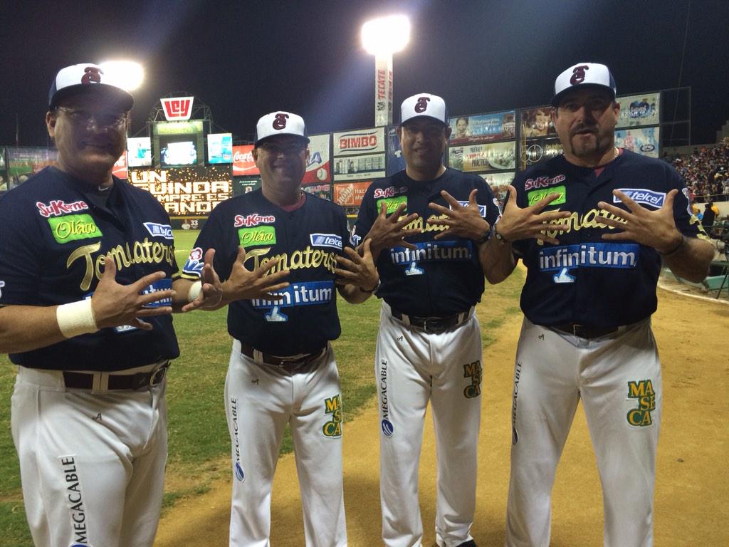 clubtomateros's tweet image. Solo la Fe es la respuesta... Teníamos la foto preparada! @Benji_Gil30 @buzoguzman Donald Cañedo y Noe Muñoz