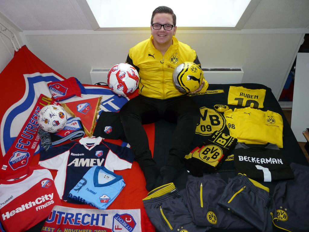 Ruben_Beckerman's tweet photo. @voetbalzonenl ik ben er klaar voor seizoenskaart van @fcutrecht maar voor morgen int uitvak van me 2e club! @BVB http://t.co/6MTfGmalct