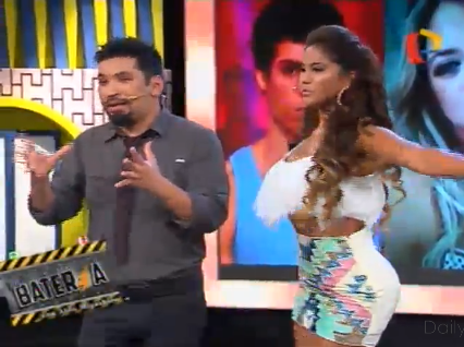 EnemigosP's tweet photo. #labateria con @melissa_paredes @ElMiyashiro http://t.co/fukGIFoUsR
