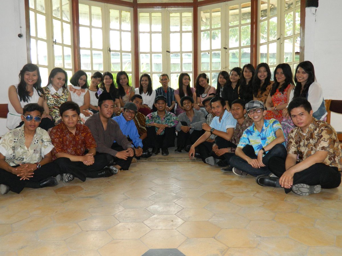 GiaLondong's tweet photo. @exactseven @Melly RIndu juga sama ipa 7. kabar baik ;) http://t.co/qdhzhe8r5X
