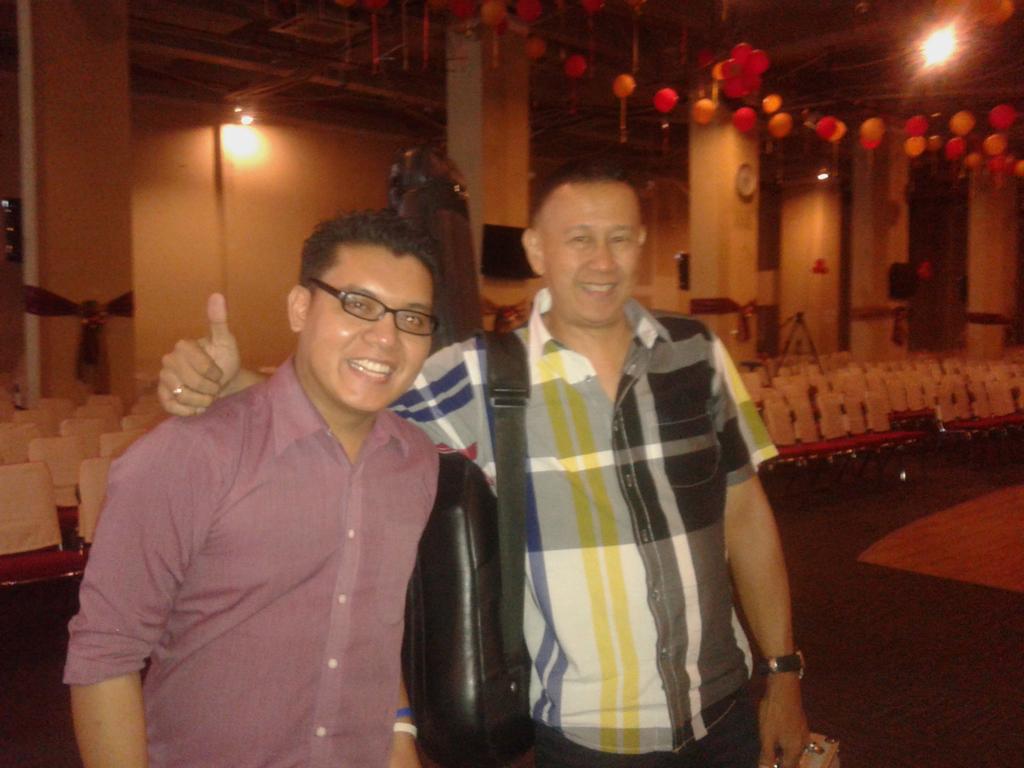 Tks"<a href="/filemonnoya/">Filemon Noya</a>: With Oom <a href="/MorganSigarlaki/">Morgan Sigarlaki</a> last nite at GBI Glow Thamrin Residence "