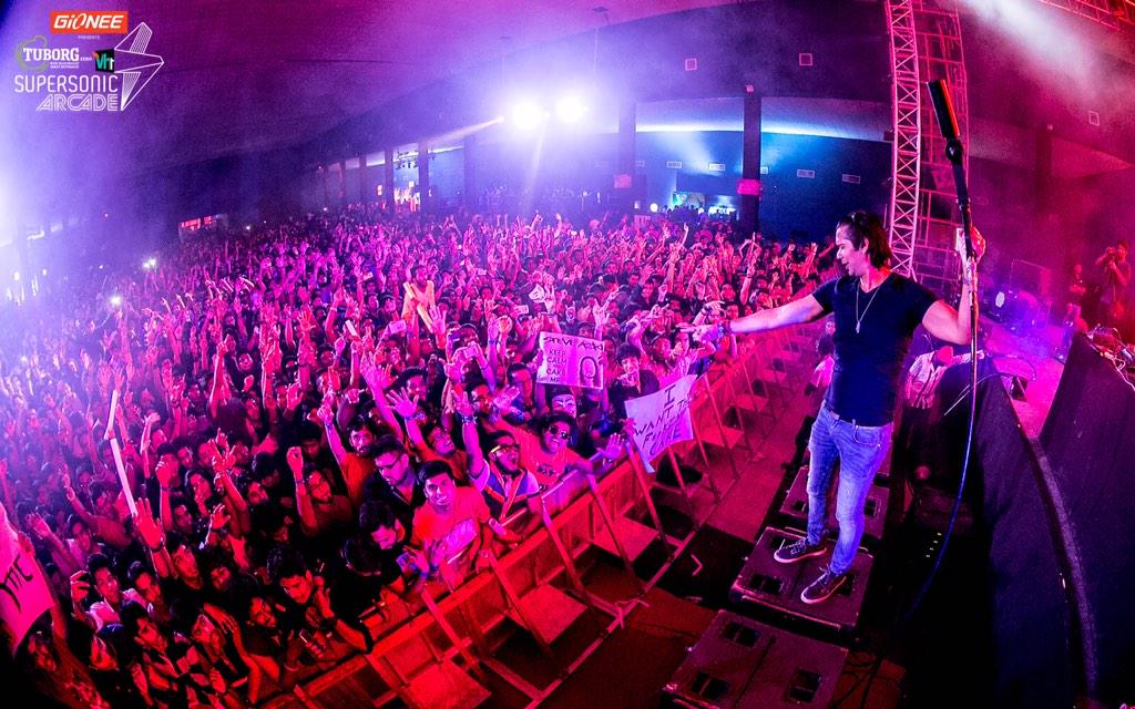 Sunday in Blr ... <a href="/Vh1Supersonic/">Vh1 Supersonic</a> Arcade was Soooooo good. Must have a do over !! RT if you were in the crowd