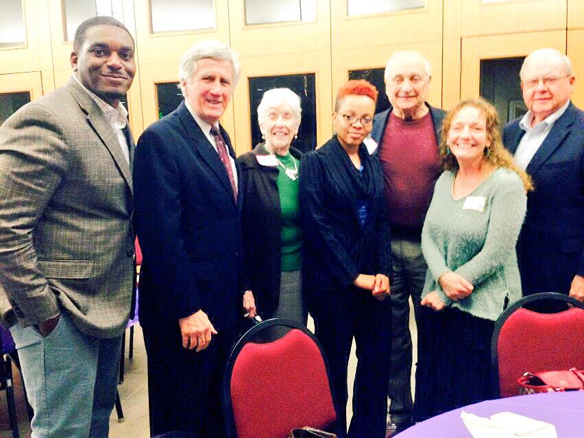 JerryLEADS's tweet photo. Had a good time facilitating a 2015 @DalDinnerTable discussion. Great group! #dallasdinnertable #DDT15 #DFacesRaces http://t.co/ziqFSr9S2j