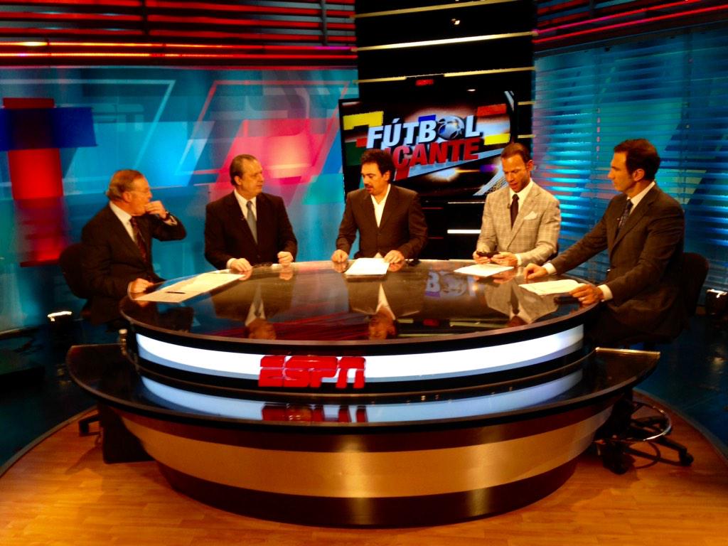 fredaranp's tweet photo. Ya comenzó @futpicante con @hugosanchez_9 debutando en @ESPNmx. Bienvenido. #HugoenESPN http://t.co/rGLHDC7leG