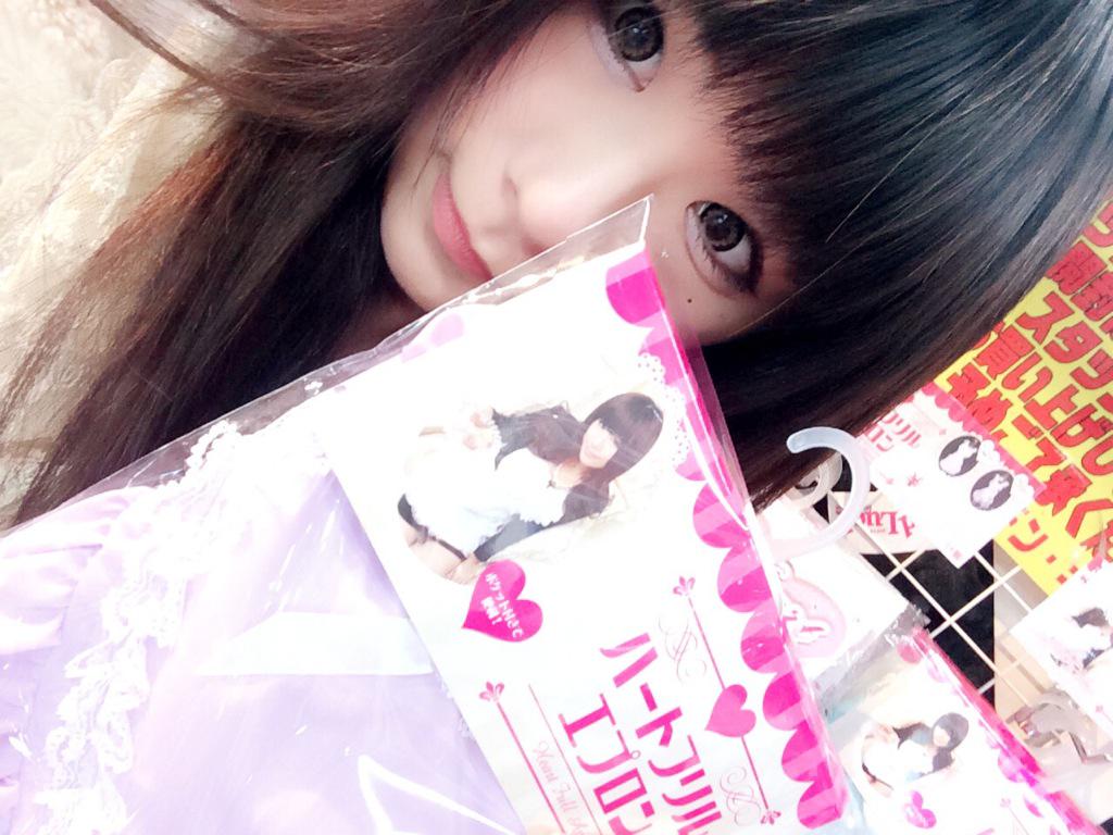 ささかまリス子 安藤紗々 アキバドンキにクリアストーンさんのハートフリルエプロンが 色も豊富ですごく可愛いのでオススメです Http T Co 5sqgqusr49