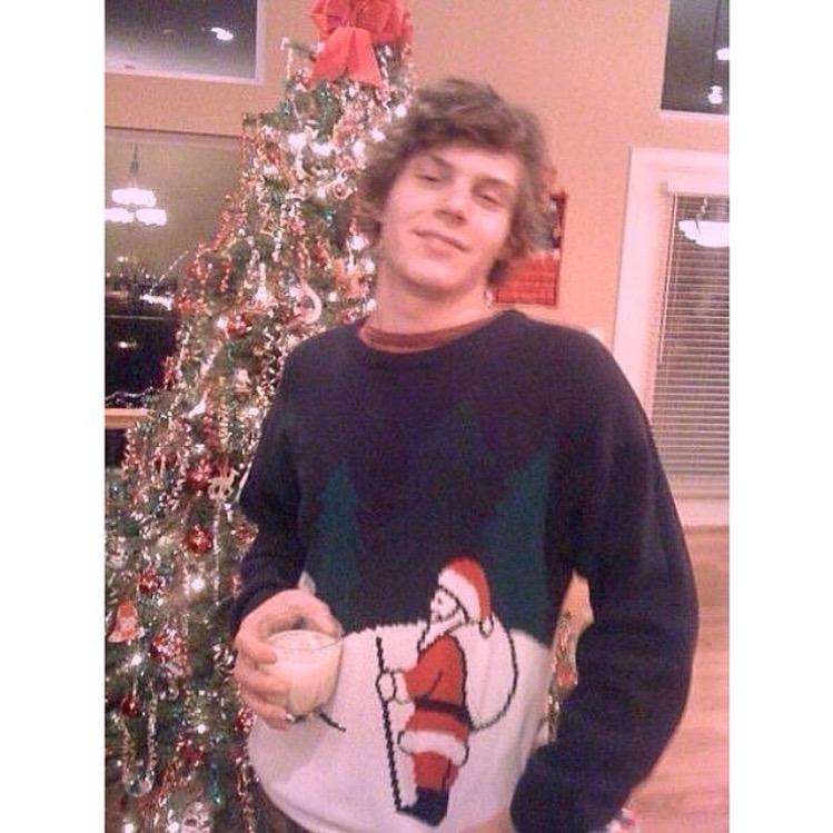 Also a very happy bday to my babe Evan peters you will always have my heart ilysm 