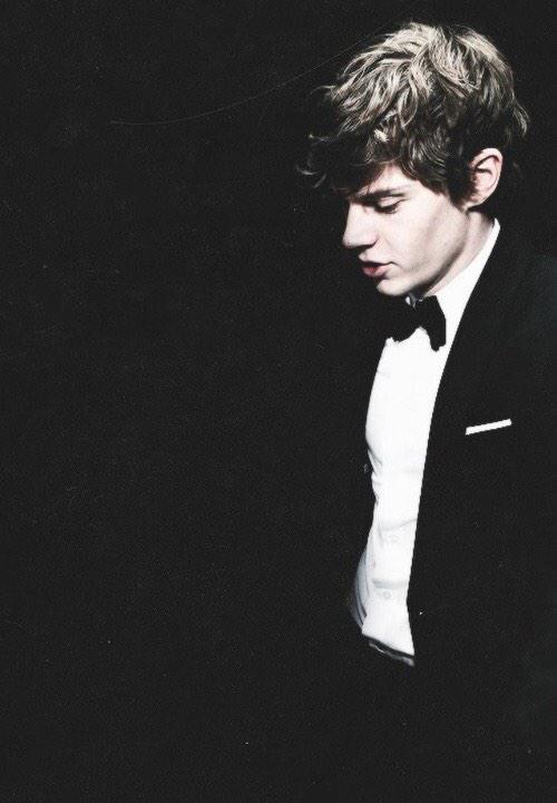 Happy birthday to the love of my life Evan Peters   ilysm 