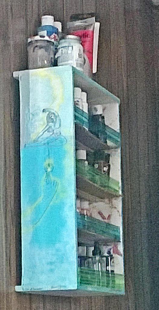 AdrianaJGarces's tweet photo. I'm happy to walk into my #creating zone &amp; glad I repurposed those drawer boxes 😊 #paintstorage http://t.co/Jc6cHyS5tj
