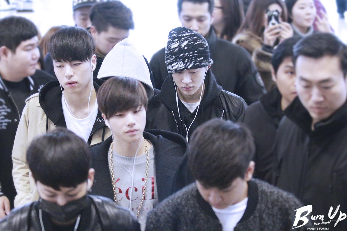 BURNUP1022's tweet photo. #kimhanbin #BI #김한빈 150115 GMP airport, in the crowd.. http://t.co/gyYnkwq4eh