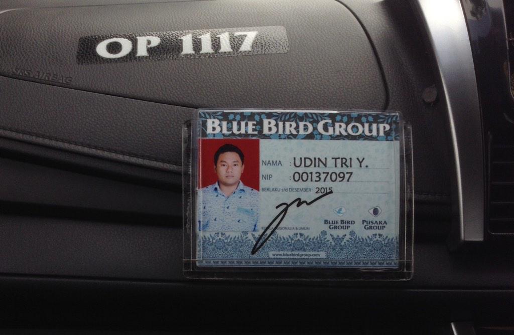adi_cahyo's tweet photo. @Bluebirdgroup @e100ss @RTMC_Jatim sama2 pengguna jalan, hrsnya Polisi jg nggak arogan gt. Kasian pak supirnya. http://t.co/FELWPYxzmq