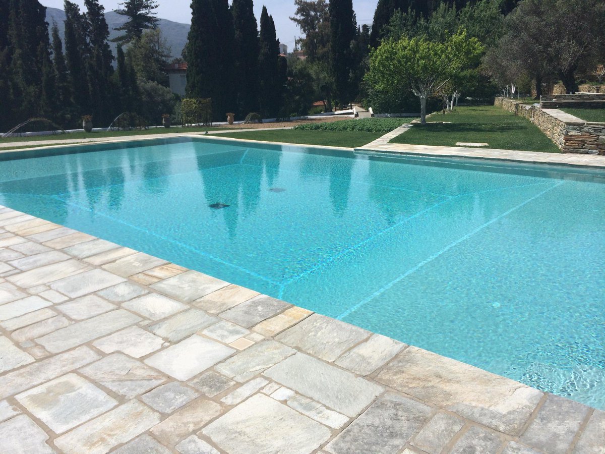 AlphaCement's tweet image. Επένδυση πισίνας με τσιμέντο και βότσαλο, σε ιδιωτική κατοικία στην Άνδρο. #pool #pebble #cement #residence