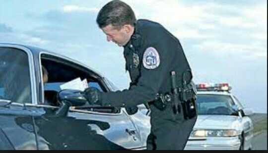 في فنلندا تعتمد قيمة المخالفة المرورية على الدخل السنوي للمخالف !!

مدير شركة نوكيا حصل علي مخالفة قيمتها116ألف يورو