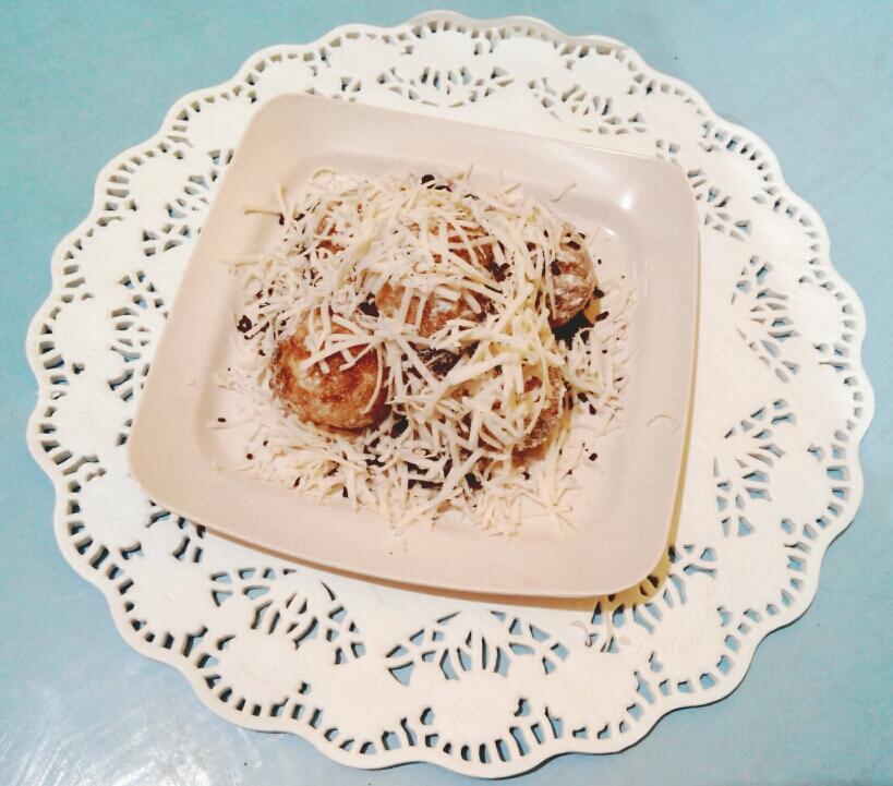 Poffertjes campur dg isian pisang coklat keju msh ditambah taburan gula halus keju coklat lg. Hmmp maknyusss :)
