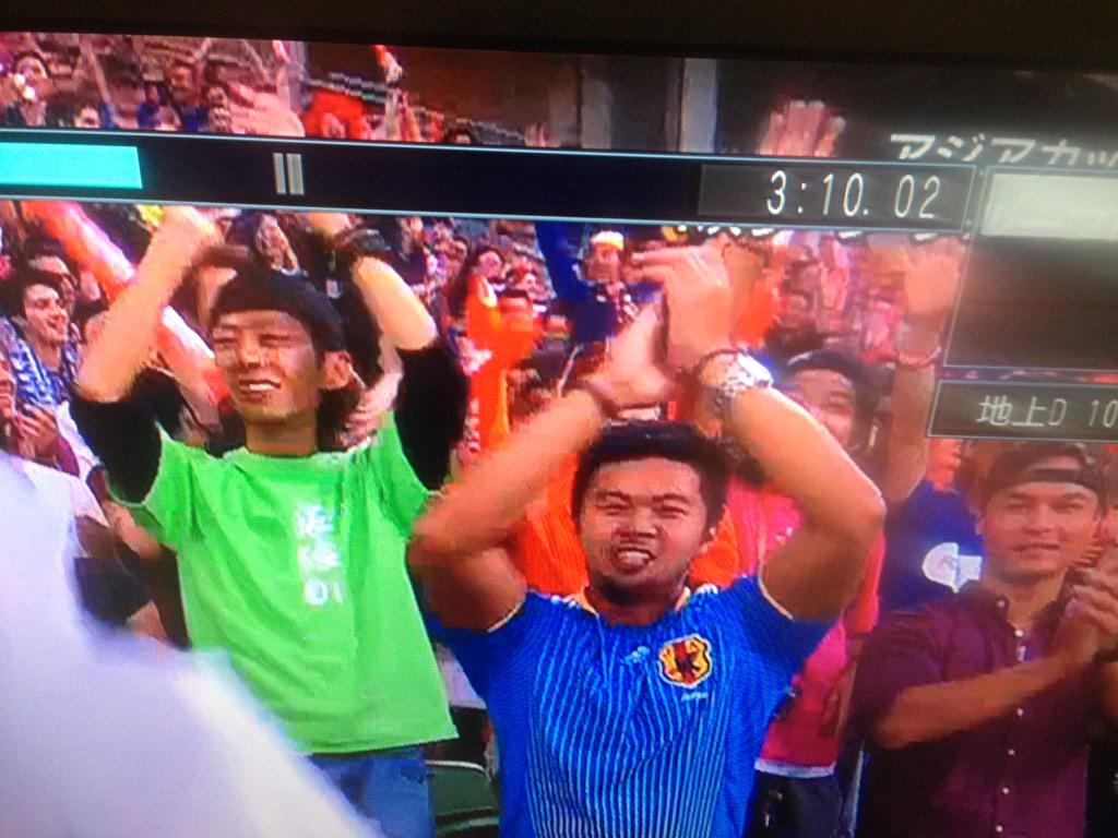 Muroyang おぉ Higashinodesu サッカーアジアカップ 日本対ヨルダン戦 本田選手の先制ゴール直後に映し出されたスタンドに 旅猿tシャツを着た人たちが Http T Co Rocurrpwrd