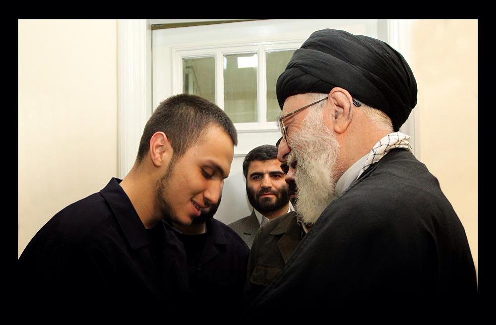 Hus_Ghareeb's tweet photo. #صور تنشر لأول مرة للشهيد #جهاد_عماد_مغنية مع قائد الثورة الاسلامية آية الله الخامنئي
#زوال_إسرائيل #شهداء_القنيطرة http://t.co/XPSQj79ZdJ
